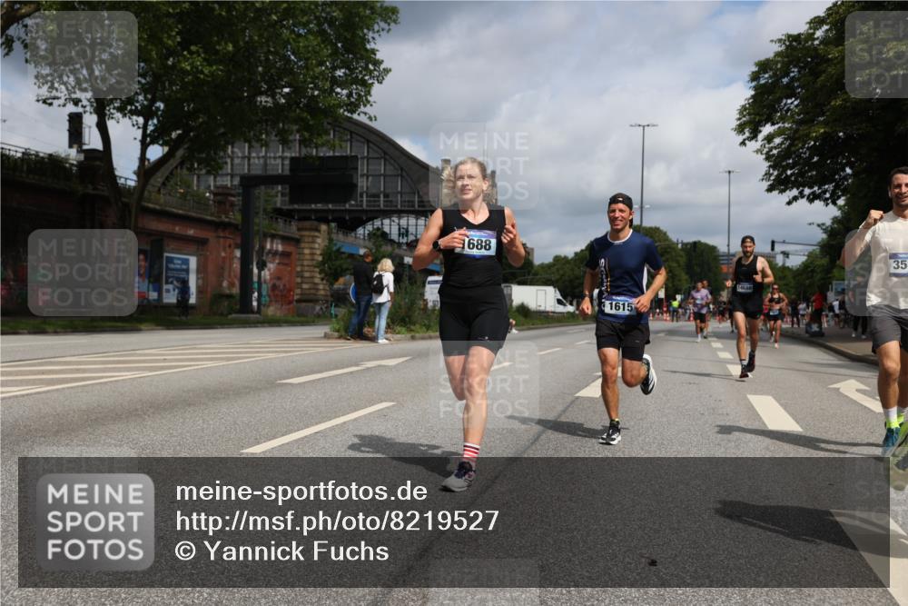 29.06.2025 - hella hamburg halbmarathon Yannick Fuchs http://msf.ph/oto/8219527 29.06.2025 10:33:01 20KM 1042, 1615, 1688, 1710, 2262, 2296, 2745, 2849, 3014, 3431, 3530, 4148, 5091, 5248, 6095, 6684, 7110, 7229, 8002, 8091, 11049, 11379, 12915, 13755, 14688, 14992, 16075, 17154, 17623, 17722, 18529, 18584, 18761 meine-sportfotos.de