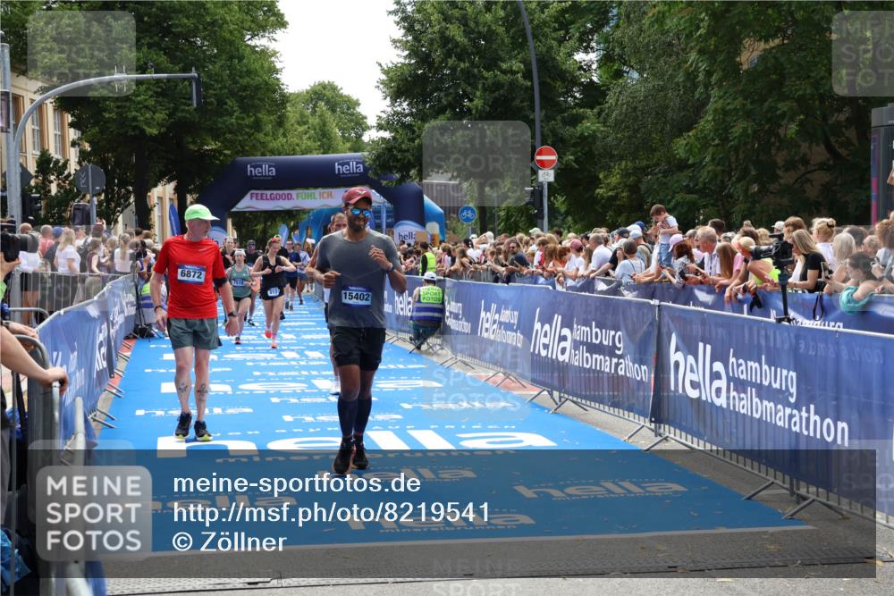 29.06.2025 - hella hamburg halbmarathon Zöllner http://msf.ph/oto/8219541 29.06.2025 11:25:26 Ziel 4131, 5041, 6872, 7519, 10977, 13206, 14055, 15402, 15404, 17027, 17052, 18698, 19180 meine-sportfotos.de
