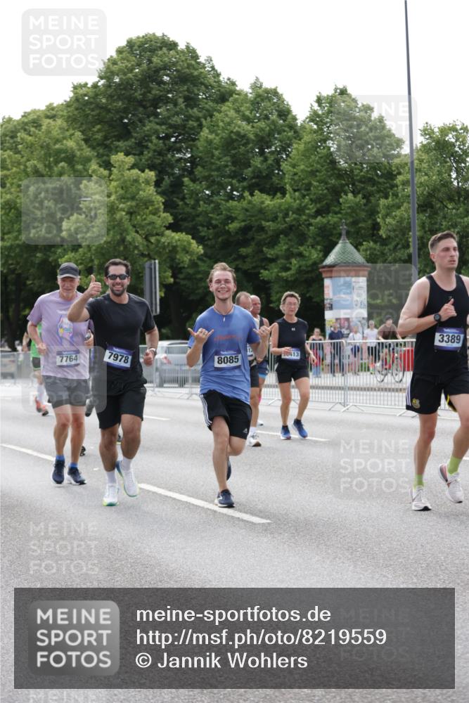 29.06.2025 - hella hamburg halbmarathon Jannik Wohlers http://msf.ph/oto/8219559 29.06.2025 10:27:16 Lombardsbrücke 2080, 3389, 4372, 5285, 6214, 7764, 7978, 8085, 9688, 10158, 10412, 10413, 12500, 13043, 14206, 16838, 17427, 17791, 18012, 18301, 18626, 18766 meine-sportfotos.de