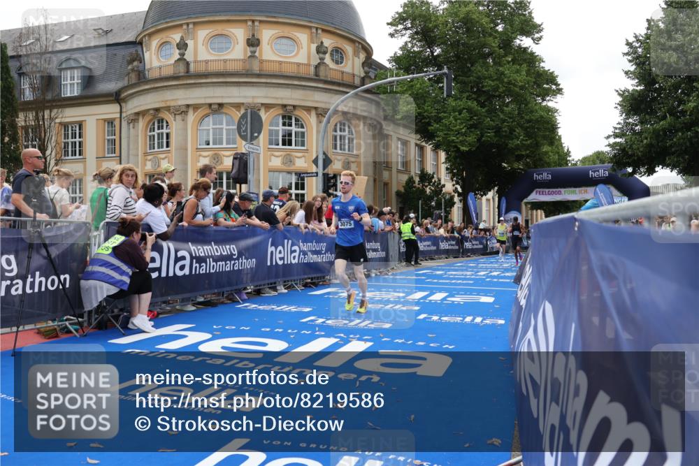 29.06.2025 - hella hamburg halbmarathon Strokosch-Dieckow http://msf.ph/oto/8219586 29.06.2025 10:28:20 Ziel 3075, 5328, 7389, 12529, 14140, 16711 meine-sportfotos.de