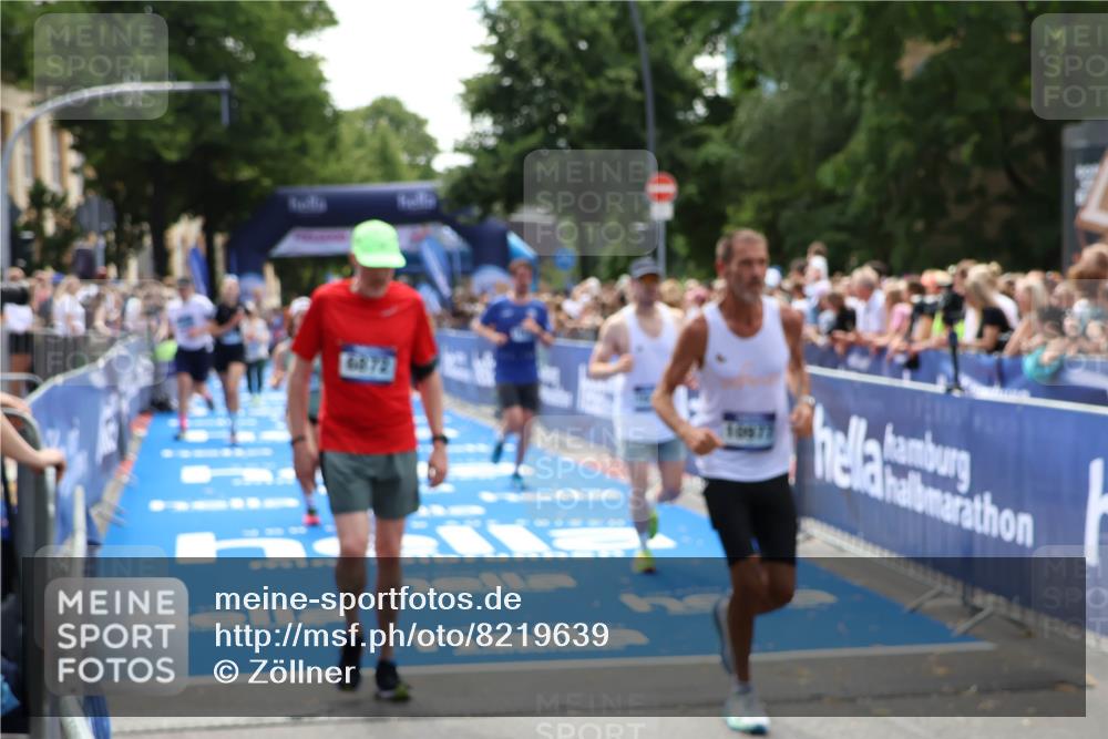 29.06.2025 - hella hamburg halbmarathon Zöllner http://msf.ph/oto/8219639 29.06.2025 11:25:29 Ziel 4131, 5035, 5041, 6676, 6872, 7519, 9642, 10977, 13206, 14055, 15404, 15608, 16487, 17027, 17052, 18698, 19180 meine-sportfotos.de