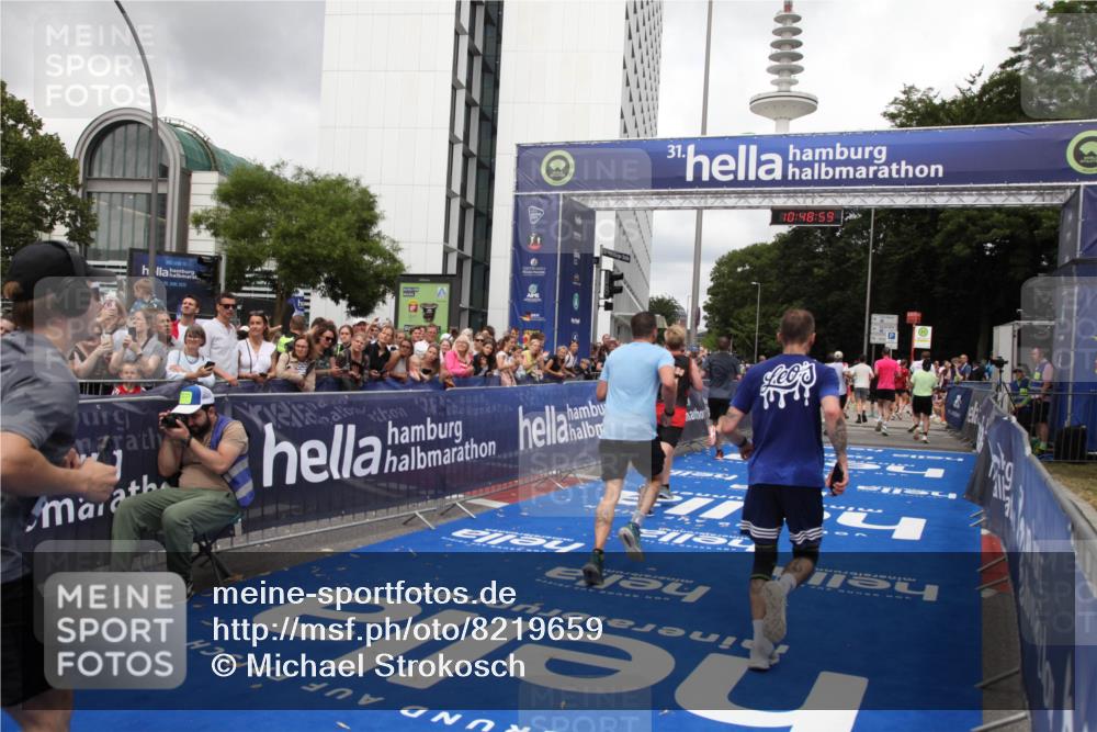 29.06.2025 - hella hamburg halbmarathon Michael Strokosch http://msf.ph/oto/8219659 29.06.2025 10:48:57 Ziel 1892, 3213, 7067, 9661, 12421, 12534, 13009, 13976, 15309, 16653, 17007, 18873 meine-sportfotos.de