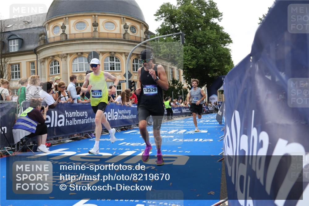 29.06.2025 - hella hamburg halbmarathon Strokosch-Dieckow http://msf.ph/oto/8219670 29.06.2025 10:28:24 Ziel 3075, 5328, 12529, 14140, 16711, 17374 meine-sportfotos.de