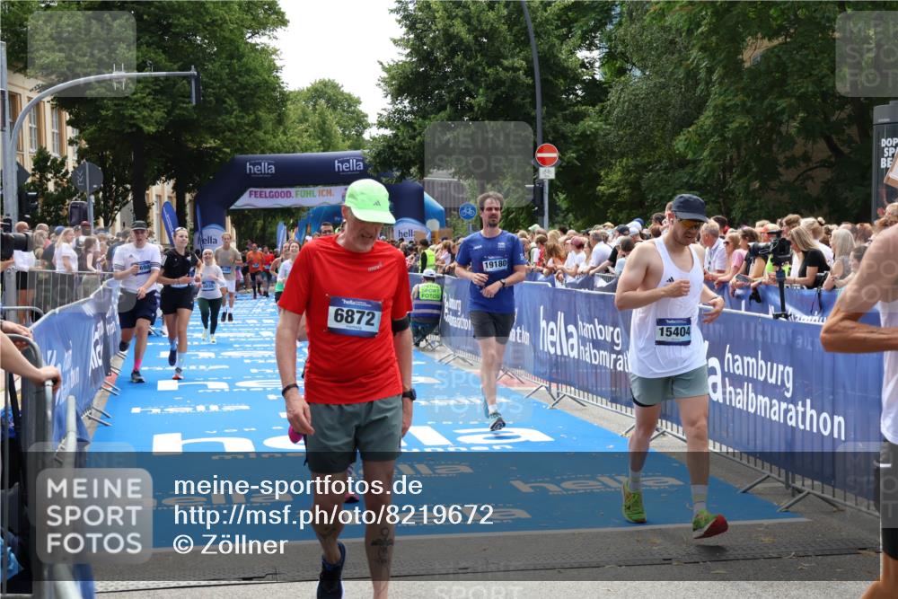 29.06.2025 - hella hamburg halbmarathon Zöllner http://msf.ph/oto/8219672 29.06.2025 11:25:30 Ziel 4131, 4793, 5035, 5041, 6676, 7519, 9642, 13206, 14055, 15404, 15608, 16487, 17027, 17052, 18698, 19180 meine-sportfotos.de