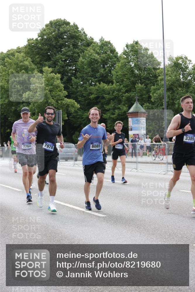 29.06.2025 - hella hamburg halbmarathon Jannik Wohlers http://msf.ph/oto/8219680 29.06.2025 10:27:16 Lombardsbrücke 2080, 3389, 4372, 5285, 6214, 7764, 7978, 8085, 9688, 10158, 10412, 10413, 12500, 13043, 14206, 16838, 17427, 17791, 18012, 18301, 18626, 18766 meine-sportfotos.de
