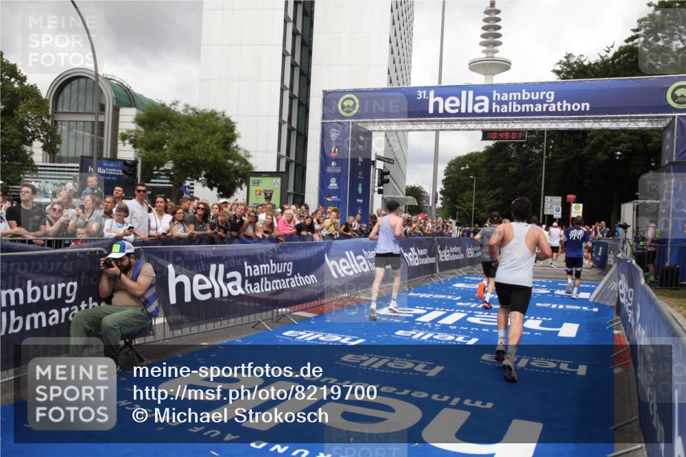 29.06.2025 - hella hamburg halbmarathon Michael Strokosch http://msf.ph/oto/8219700 29.06.2025 10:49:00 Ziel 1381, 1452, 2260, 3213, 3985, 7067, 8889, 9661, 9695, 12421, 12534, 13009, 13183, 13688, 13976, 18873 meine-sportfotos.de
