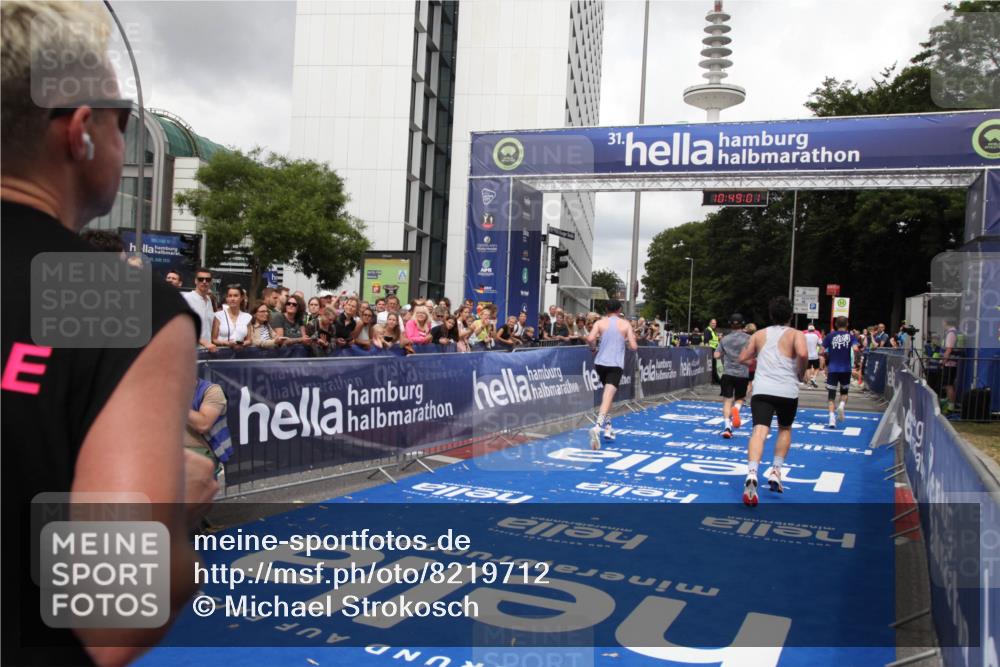 29.06.2025 - hella hamburg halbmarathon Michael Strokosch http://msf.ph/oto/8219712 29.06.2025 10:49:00 Ziel 1381, 1452, 2260, 3213, 3985, 7067, 8889, 9661, 9695, 12421, 12534, 13009, 13183, 13688, 13976, 18873 meine-sportfotos.de