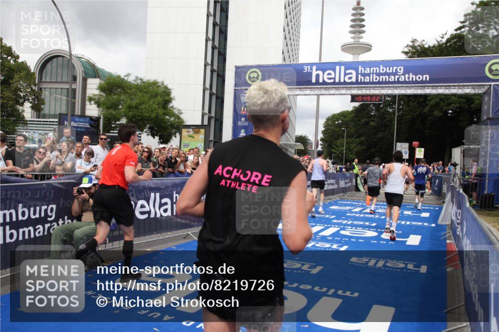 29.06.2025 - hella hamburg halbmarathon Michael Strokosch http://msf.ph/oto/8219726 29.06.2025 10:49:01 Ziel 1381, 1452, 2260, 3213, 3985, 7067, 8821, 8889, 9661, 9695, 12421, 12534, 13009, 13183, 13688, 13976, 18873 meine-sportfotos.de