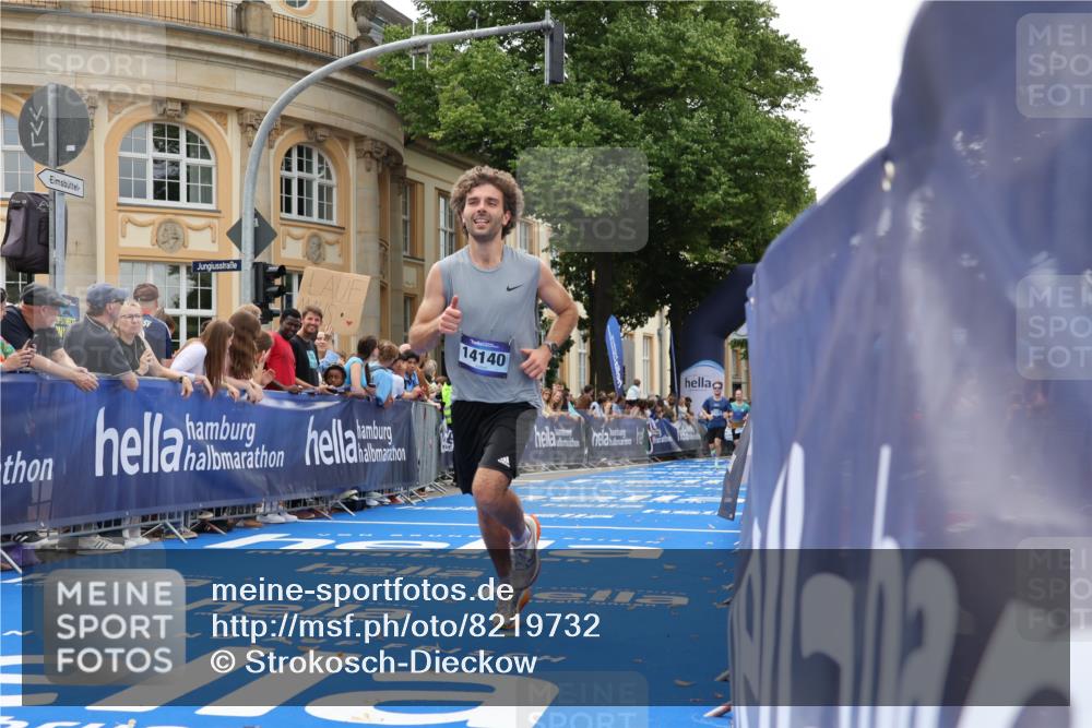 29.06.2025 - hella hamburg halbmarathon Strokosch-Dieckow http://msf.ph/oto/8219732 29.06.2025 10:28:25 Ziel 3075, 5328, 12529, 14140, 16711, 17374 meine-sportfotos.de
