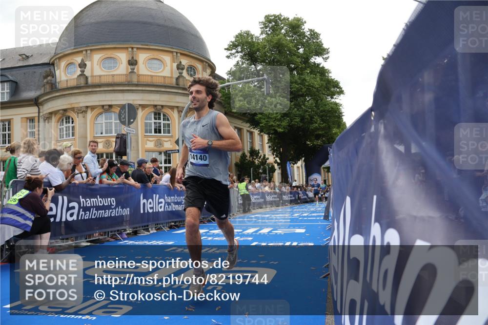 29.06.2025 - hella hamburg halbmarathon Strokosch-Dieckow http://msf.ph/oto/8219744 29.06.2025 10:28:25 Ziel 3075, 5328, 12529, 14140, 16711, 17374 meine-sportfotos.de