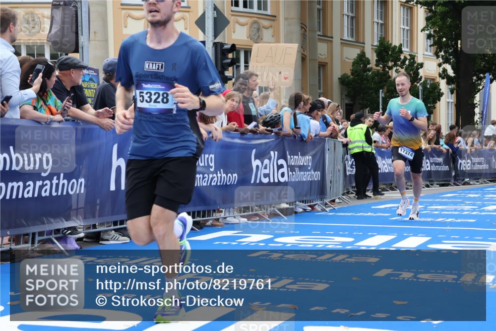 29.06.2025 - hella hamburg halbmarathon Strokosch-Dieckow http://msf.ph/oto/8219761 29.06.2025 10:28:30 Ziel 5328, 10222, 17213, 17374 meine-sportfotos.de
