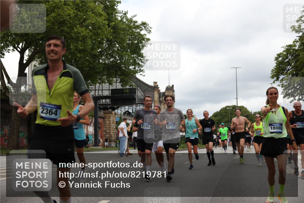 29.06.2025 - hella hamburg halbmarathon Yannick Fuchs http://msf.ph/oto/8219781 29.06.2025 10:45:59 20KM 2287, 2364, 2396, 2397, 2595, 2670, 2818, 4140, 4814, 5008, 5102, 5482, 6286, 6390, 6657, 6776, 7409, 7724, 7732, 7786, 8371, 8413, 8661, 8710, 9074, 9082, 10115, 11551, 11791, 12224, 12367, 12580, 13015, 13047, 13051, 13792, 14122, 14561, 14865, 15356, 15643, 15727, 15829, 15831, 16003, 16179, 16357, 16591, 17033, 17682, 17815, 17962, 17978, 17997, 18019, 18475, 18869, 18982 meine-sportfotos.de