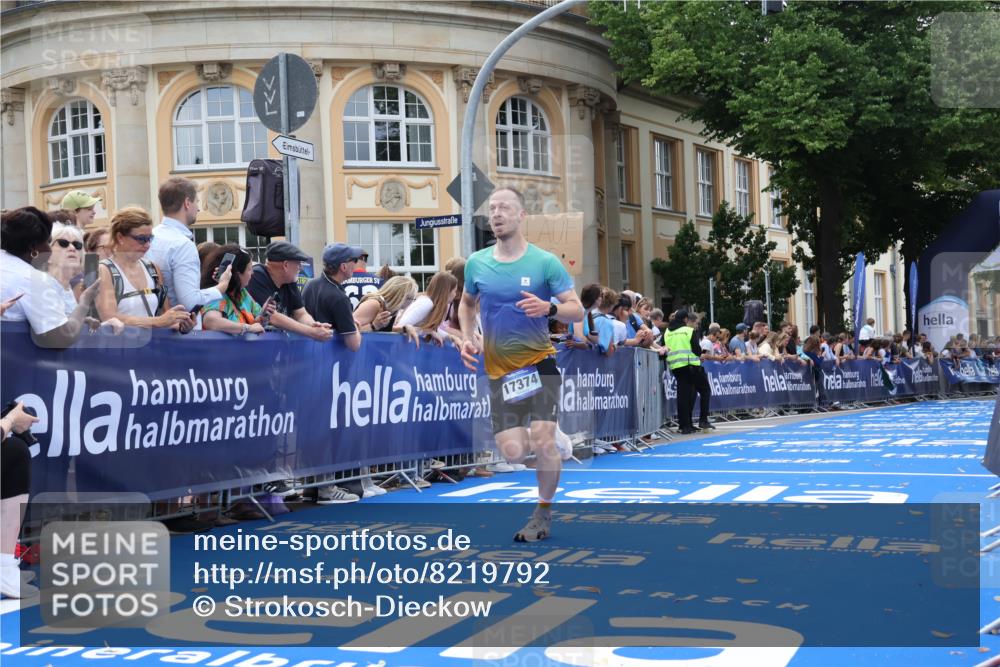 29.06.2025 - hella hamburg halbmarathon Strokosch-Dieckow http://msf.ph/oto/8219792 29.06.2025 10:28:31 Ziel 5328, 10222, 17213, 17374 meine-sportfotos.de