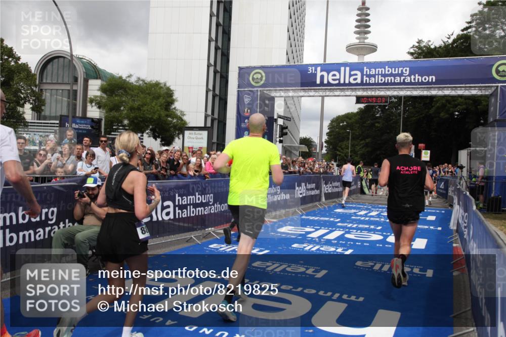 29.06.2025 - hella hamburg halbmarathon Michael Strokosch http://msf.ph/oto/8219825 29.06.2025 10:49:02 Ziel 1381, 1452, 2260, 3213, 3985, 7067, 7297, 8821, 8889, 9661, 9695, 12534, 13009, 13183, 13688, 13976, 18873 meine-sportfotos.de