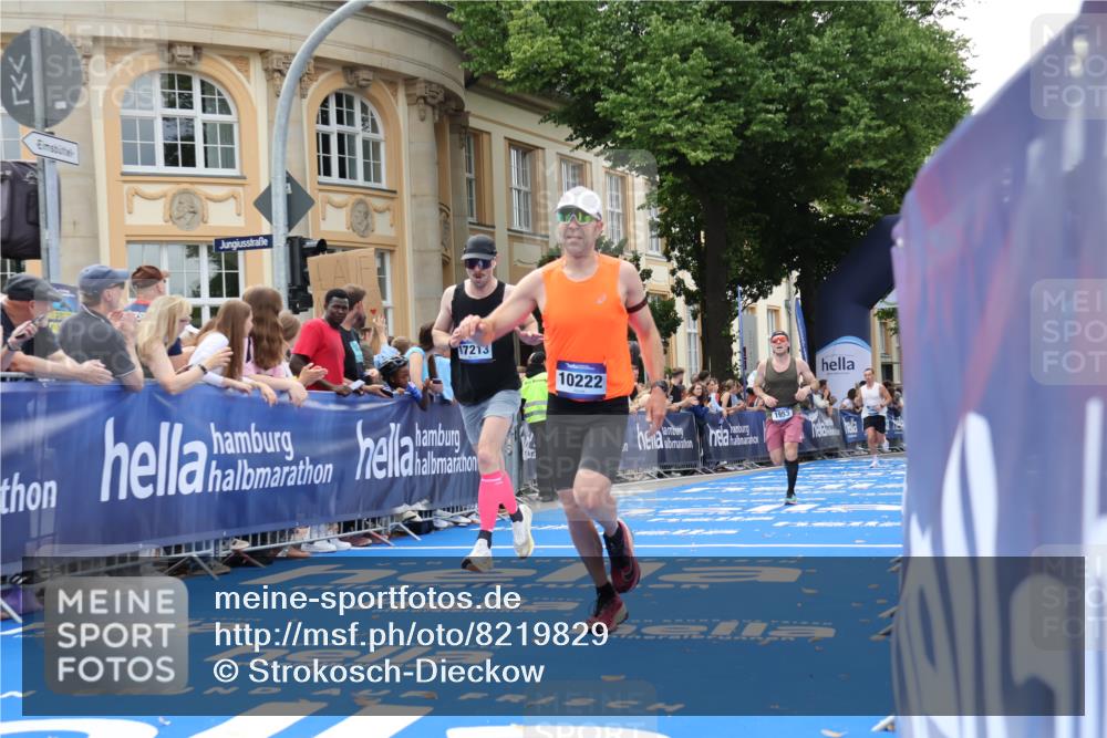 29.06.2025 - hella hamburg halbmarathon Strokosch-Dieckow http://msf.ph/oto/8219829 29.06.2025 10:28:40 Ziel 1953, 2604, 3968, 6090, 10222, 10486, 15655, 17213, 17428, 18763 meine-sportfotos.de