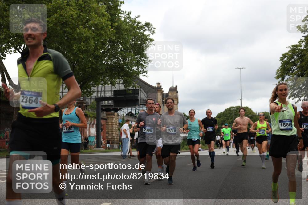 29.06.2025 - hella hamburg halbmarathon Yannick Fuchs http://msf.ph/oto/8219834 29.06.2025 10:45:59 20KM 2287, 2364, 2396, 2397, 2595, 2670, 2818, 4140, 4814, 5008, 5102, 5482, 6286, 6390, 6657, 6776, 7409, 7724, 7732, 7786, 8371, 8413, 8661, 8710, 9074, 9082, 10115, 11551, 11791, 12224, 12367, 12580, 13015, 13047, 13051, 13792, 14122, 14561, 14865, 15356, 15643, 15727, 15829, 15831, 16003, 16179, 16357, 16591, 17033, 17682, 17815, 17962, 17978, 17997, 18019, 18475, 18869, 18982 meine-sportfotos.de