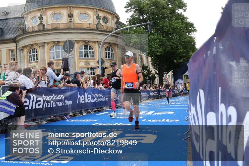 29.06.2025 - hella hamburg halbmarathon Strokosch-Dieckow http://msf.ph/oto/8219849 29.06.2025 10:28:40 Ziel 1953, 2604, 3968, 6090, 10222, 10486, 15655, 17213, 17428, 18763 meine-sportfotos.de