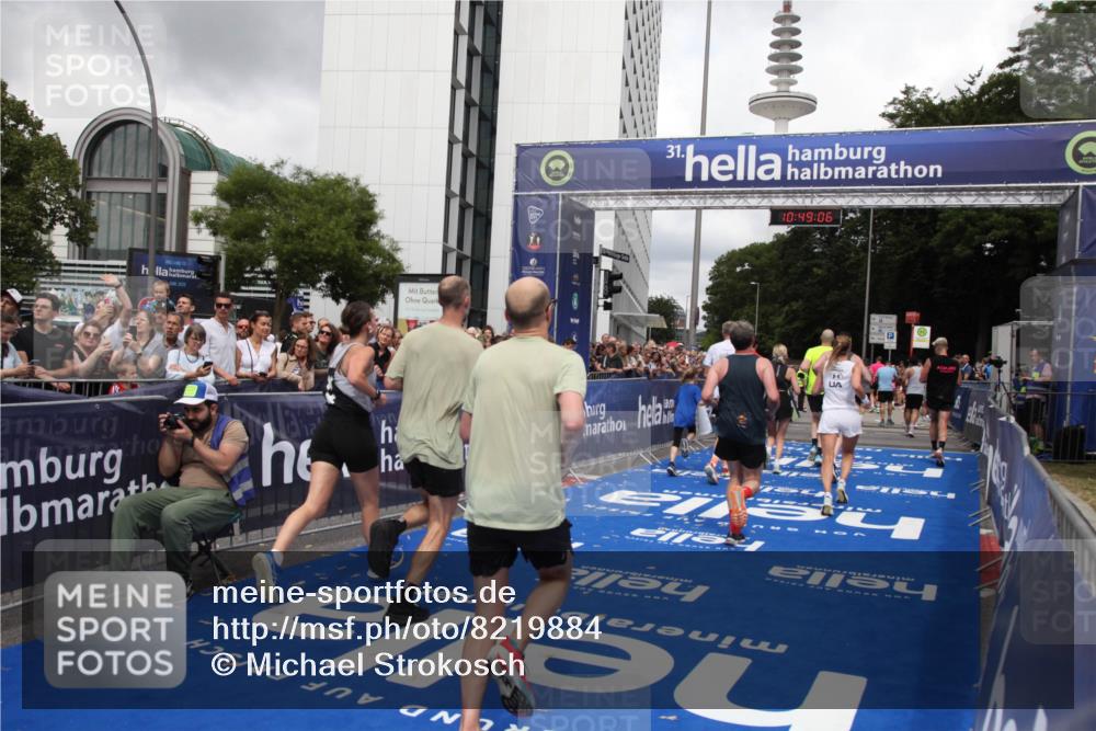 29.06.2025 - hella hamburg halbmarathon Michael Strokosch http://msf.ph/oto/8219884 29.06.2025 10:49:04 Ziel 1381, 1452, 2260, 3213, 3985, 7067, 7297, 8302, 8821, 8889, 9695, 12534, 13183, 13614, 13688, 16627, 17632 meine-sportfotos.de