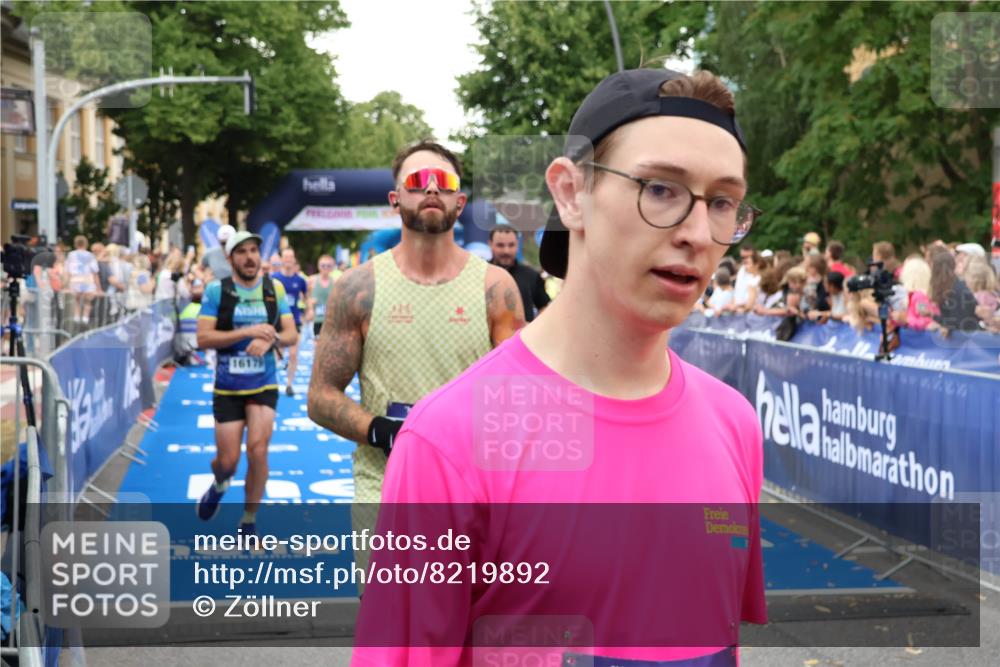 29.06.2025 - hella hamburg halbmarathon Zöllner http://msf.ph/oto/8219892 29.06.2025 10:52:10 Ziel 1482, 2397, 2595, 5093, 5378, 6897, 7732, 9082, 12580, 13726, 14248, 15506, 15829, 16179, 16320, 16666, 17033, 18801 meine-sportfotos.de