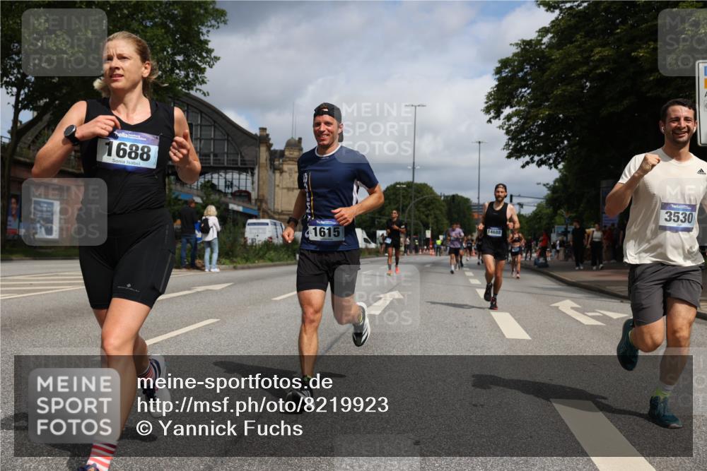 29.06.2025 - hella hamburg halbmarathon Yannick Fuchs http://msf.ph/oto/8219923 29.06.2025 10:33:01 20KM 1042, 1615, 1688, 1710, 2262, 2296, 2745, 2849, 3014, 3431, 3530, 4148, 5091, 5248, 6095, 6684, 7110, 7229, 8002, 8091, 11049, 11379, 12915, 13755, 14688, 14992, 16075, 17154, 17623, 17722, 18529, 18584, 18761 meine-sportfotos.de