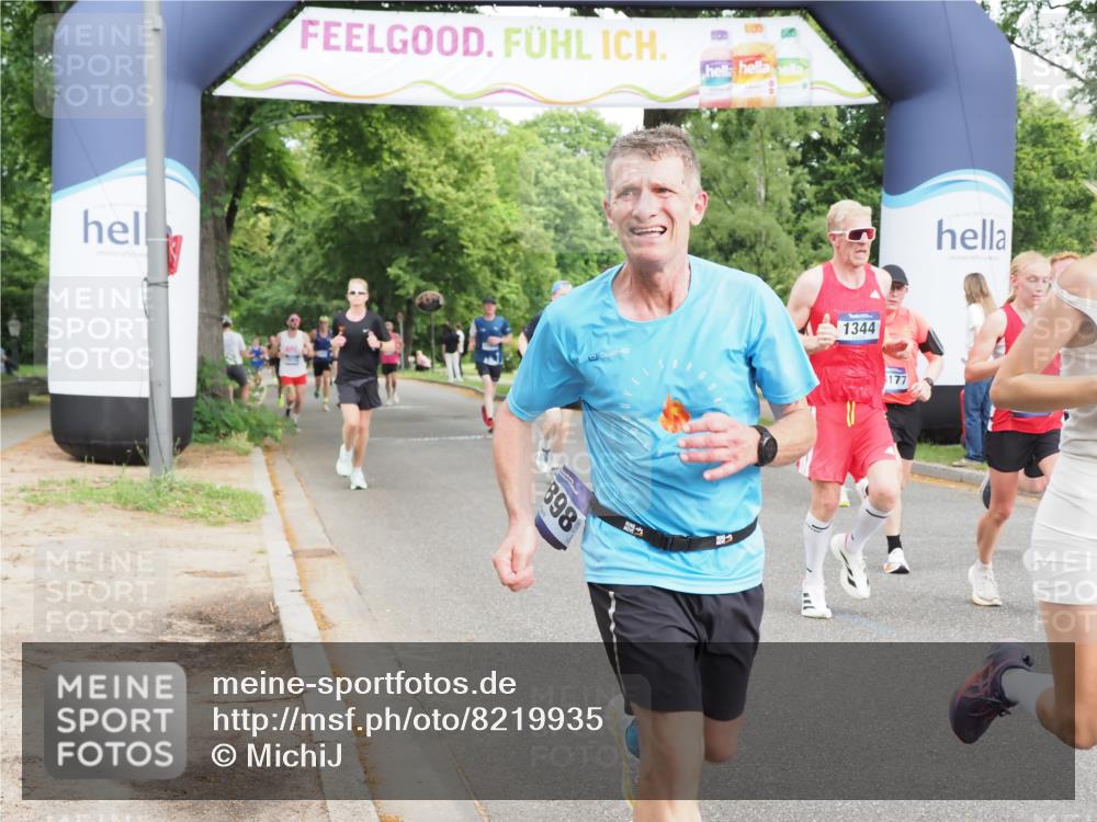 29.06.2025 - hella hamburg halbmarathon MichiJ http://msf.ph/oto/8219935 29.06.2025 10:24:11 Zwischen KM18-KM19 1344, 4050, 4740, 7466, 7867, 8901, 10771, 11898, 12204, 13343, 14952, 15390, 15991, 16964, 18419 meine-sportfotos.de