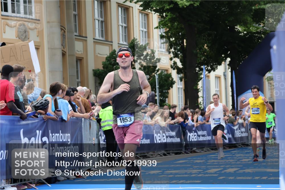 29.06.2025 - hella hamburg halbmarathon Strokosch-Dieckow http://msf.ph/oto/8219939 29.06.2025 10:28:42 Ziel 1953, 2604, 3968, 6090, 10222, 10486, 15655, 17213, 17428, 18763 meine-sportfotos.de