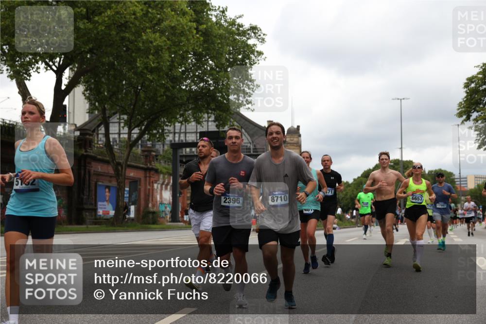 29.06.2025 - hella hamburg halbmarathon Yannick Fuchs http://msf.ph/oto/8220066 29.06.2025 10:46:00 20KM 2287, 2364, 2396, 2397, 2595, 2670, 2818, 4140, 4814, 5008, 5032, 5093, 5102, 5482, 6286, 6390, 6657, 6776, 7409, 7724, 7732, 7786, 8371, 8413, 8661, 8710, 9082, 10115, 11551, 11791, 12224, 12367, 12580, 13015, 13047, 13051, 13792, 14122, 14300, 14561, 14865, 15356, 15643, 15727, 15829, 15831, 16003, 16179, 16357, 16591, 17033, 17682, 17815, 17978, 17997, 18019, 18475, 18869, 18982 meine-sportfotos.de