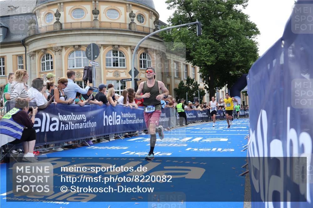 29.06.2025 - hella hamburg halbmarathon Strokosch-Dieckow http://msf.ph/oto/8220082 29.06.2025 10:28:42 Ziel 1953, 2604, 3968, 6090, 10222, 10486, 15655, 17213, 17428, 18763 meine-sportfotos.de