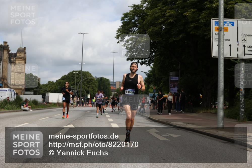 29.06.2025 - hella hamburg halbmarathon Yannick Fuchs http://msf.ph/oto/8220170 29.06.2025 10:33:02 20KM 1042, 1615, 1688, 1710, 2262, 2296, 2745, 2849, 3014, 3431, 3530, 4148, 5091, 5248, 6095, 6684, 7110, 7229, 8002, 8091, 11049, 11379, 12915, 13755, 14688, 14992, 15372, 16075, 17154, 17623, 17722, 18529, 18584, 18761 meine-sportfotos.de