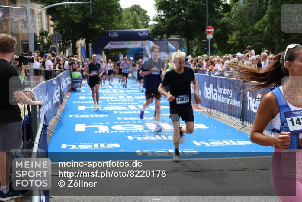 29.06.2025 - hella hamburg halbmarathon Zöllner http://msf.ph/oto/8220178 29.06.2025 11:25:45 Ziel 6160, 6287, 8127, 10172, 10754, 12996, 14095, 15129, 16838, 17593, 17594 meine-sportfotos.de