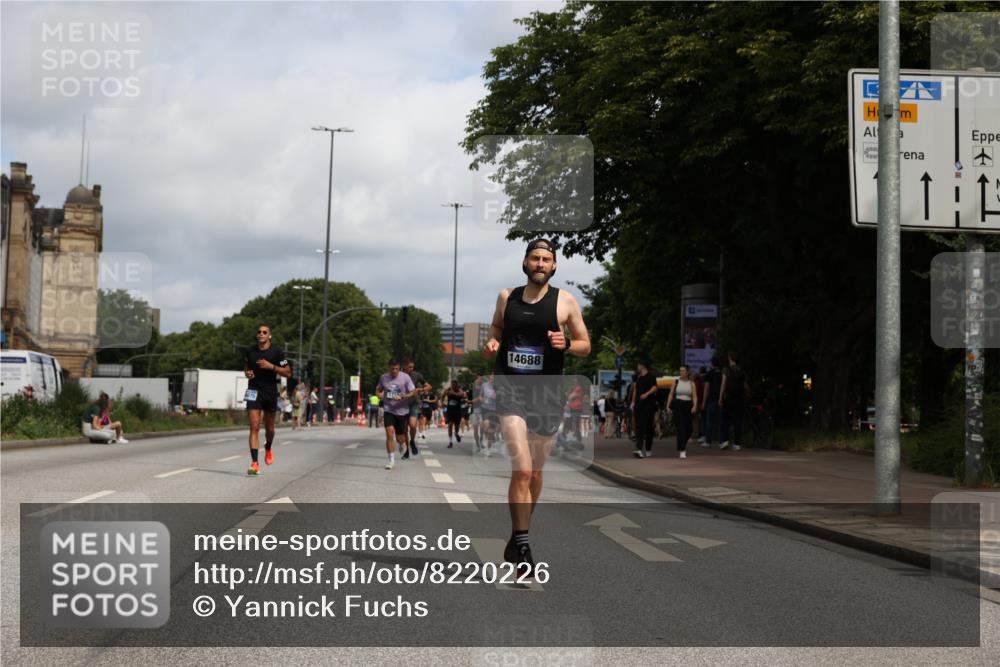 29.06.2025 - hella hamburg halbmarathon Yannick Fuchs http://msf.ph/oto/8220226 29.06.2025 10:33:02 20KM 1042, 1615, 1688, 1710, 2262, 2296, 2745, 2849, 3014, 3431, 3530, 4148, 5091, 5248, 6095, 6684, 7110, 7229, 8002, 8091, 11049, 11379, 12915, 13755, 14688, 14992, 15372, 16075, 17154, 17623, 17722, 18529, 18584, 18761 meine-sportfotos.de