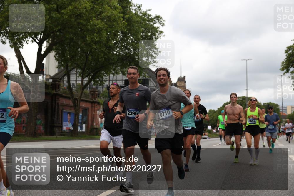 29.06.2025 - hella hamburg halbmarathon Yannick Fuchs http://msf.ph/oto/8220227 29.06.2025 10:46:00 20KM 2287, 2364, 2396, 2397, 2595, 2670, 2818, 4140, 4814, 5008, 5032, 5093, 5102, 5482, 6286, 6390, 6657, 6776, 7409, 7724, 7732, 7786, 8371, 8413, 8661, 8710, 9082, 10115, 11551, 11791, 12224, 12367, 12580, 13015, 13047, 13051, 13792, 14122, 14300, 14561, 14865, 15356, 15643, 15727, 15829, 15831, 16003, 16179, 16357, 16591, 17033, 17682, 17815, 17978, 17997, 18019, 18475, 18869, 18982 meine-sportfotos.de