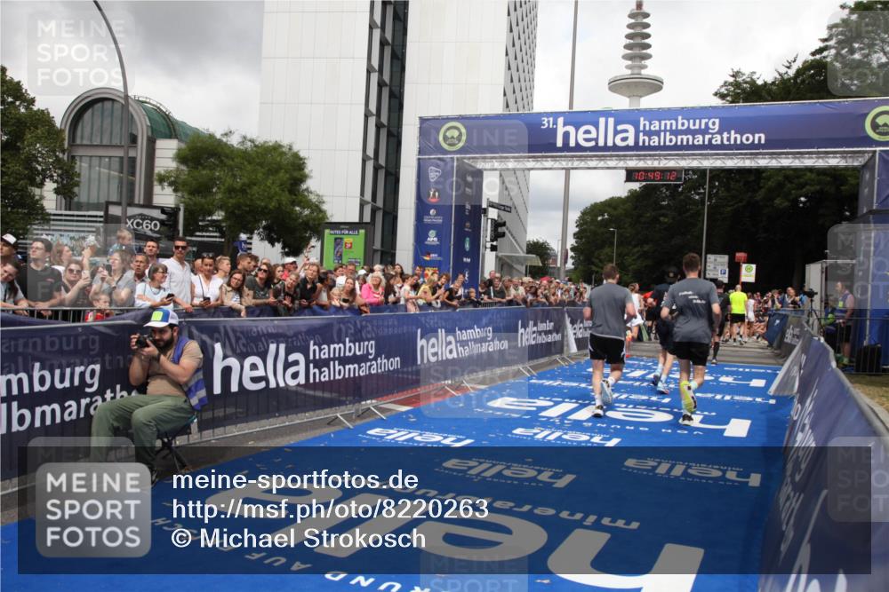 29.06.2025 - hella hamburg halbmarathon Michael Strokosch http://msf.ph/oto/8220263 29.06.2025 10:49:10 Ziel 4832, 4847, 4890, 6389, 7297, 8302, 8821, 10184, 13614, 16414, 16627, 17173, 17632, 18598, 18842 meine-sportfotos.de