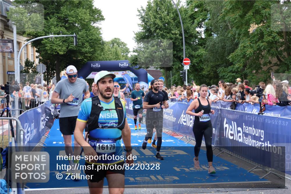 29.06.2025 - hella hamburg halbmarathon Zöllner http://msf.ph/oto/8220328 29.06.2025 10:52:13 Ziel 1482, 2397, 2595, 4837, 5032, 5087, 5093, 5378, 5482, 6897, 7732, 9082, 12135, 12580, 13726, 14248, 14300, 15275, 15829, 16003, 16320, 16591, 16666, 17033, 17130, 18475, 18801 meine-sportfotos.de