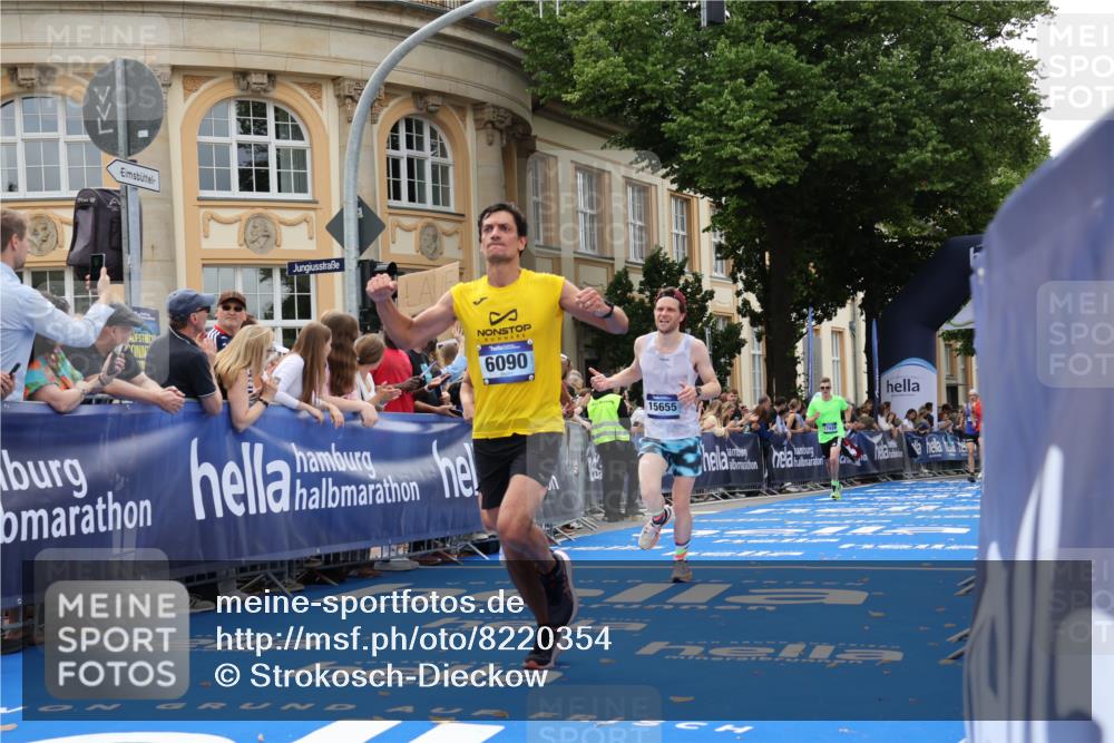 29.06.2025 - hella hamburg halbmarathon Strokosch-Dieckow http://msf.ph/oto/8220354 29.06.2025 10:28:44 Ziel 1953, 2604, 3968, 6090, 10222, 10486, 15655, 17213, 17428, 18763 meine-sportfotos.de