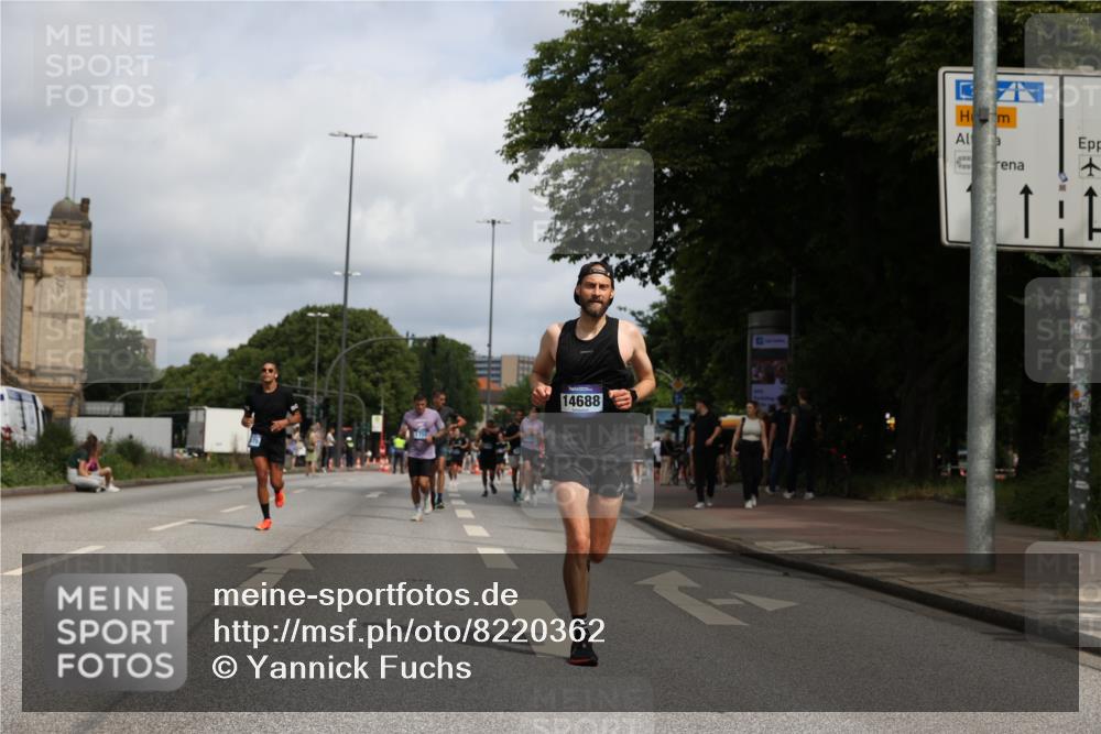 29.06.2025 - hella hamburg halbmarathon Yannick Fuchs http://msf.ph/oto/8220362 29.06.2025 10:33:02 20KM 1042, 1615, 1688, 1710, 2262, 2296, 2745, 2849, 3014, 3431, 3530, 4148, 5091, 5248, 6095, 6684, 7110, 7229, 8002, 8091, 11049, 11379, 12915, 13755, 14688, 14992, 15372, 16075, 17154, 17623, 17722, 18529, 18584, 18761 meine-sportfotos.de