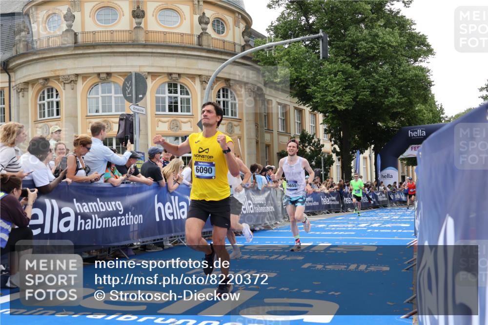 29.06.2025 - hella hamburg halbmarathon Strokosch-Dieckow http://msf.ph/oto/8220372 29.06.2025 10:28:45 Ziel 1953, 2604, 3968, 6090, 10486, 15655, 17428, 18763 meine-sportfotos.de