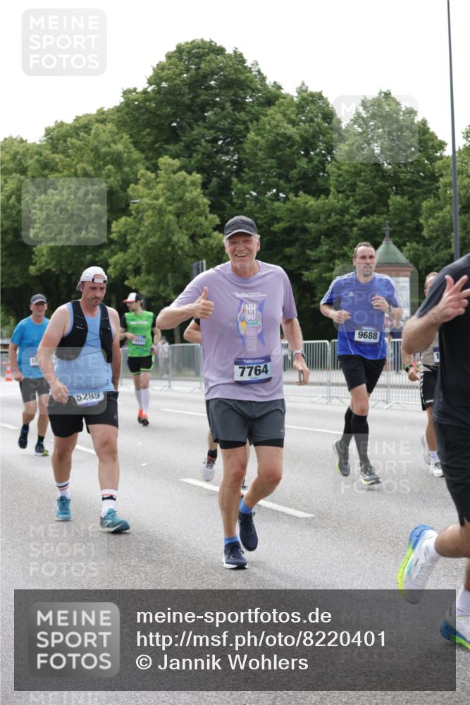 29.06.2025 - hella hamburg halbmarathon Jannik Wohlers http://msf.ph/oto/8220401 29.06.2025 10:27:18 Lombardsbrücke 2080, 3389, 4372, 5177, 5285, 6214, 7764, 7978, 8085, 9688, 10158, 10412, 10413, 12823, 13043, 14206, 15607, 16569, 16804, 16838, 17427, 17791, 18012, 18301, 18626, 18766 meine-sportfotos.de
