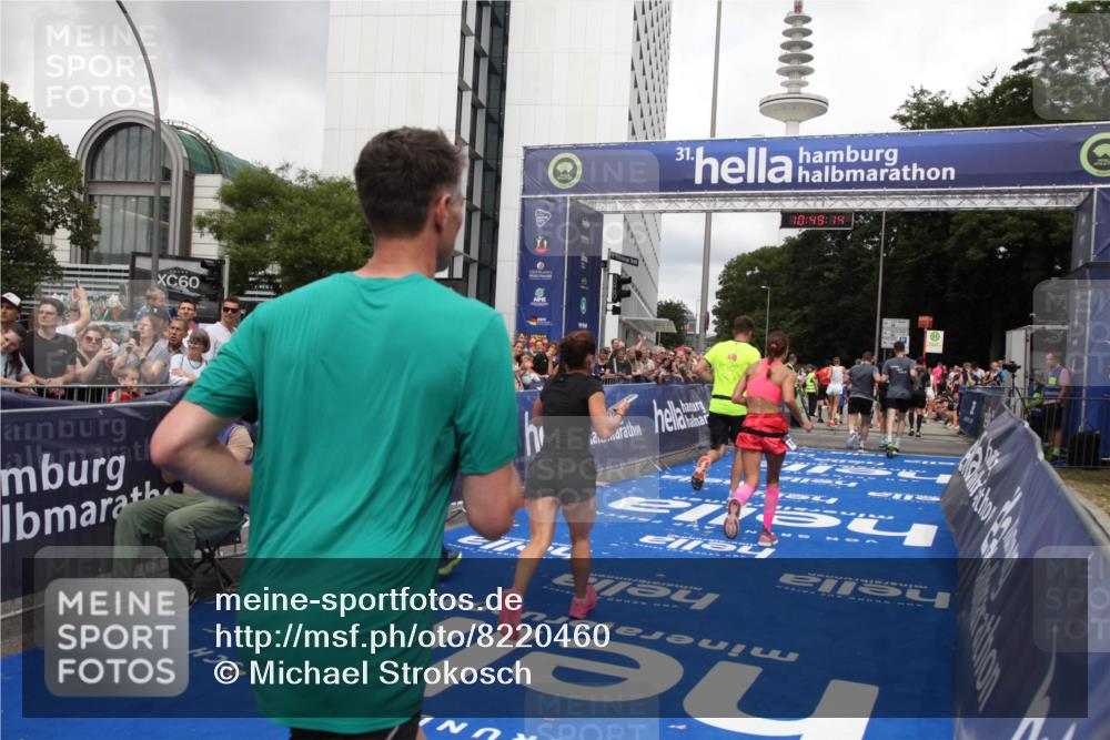 29.06.2025 - hella hamburg halbmarathon Michael Strokosch http://msf.ph/oto/8220460 29.06.2025 10:49:13 Ziel 2013, 4832, 4847, 4890, 6389, 10184, 13614, 15523, 16414, 16627, 16731, 17173, 18598, 18842 meine-sportfotos.de