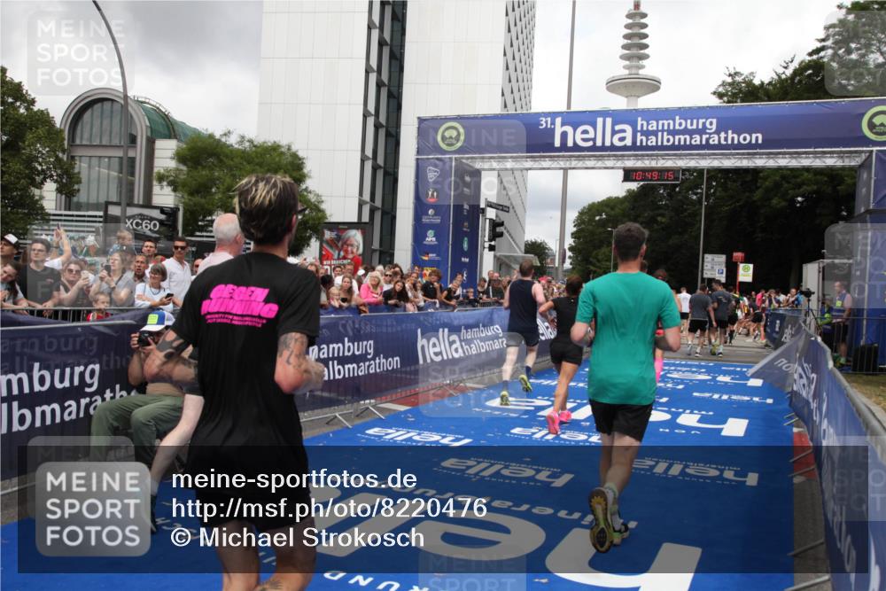 29.06.2025 - hella hamburg halbmarathon Michael Strokosch http://msf.ph/oto/8220476 29.06.2025 10:49:14 Ziel 2013, 4832, 4847, 4890, 6389, 10184, 15523, 16414, 16731, 17173, 18598, 18842 meine-sportfotos.de