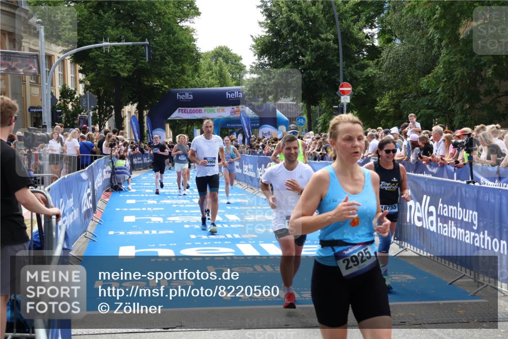 29.06.2025 - hella hamburg halbmarathon Zöllner http://msf.ph/oto/8220560 29.06.2025 11:25:58 Ziel 1048, 2271, 3363, 7370, 8892, 8920, 10966, 12442, 17080, 18755, 18976 meine-sportfotos.de