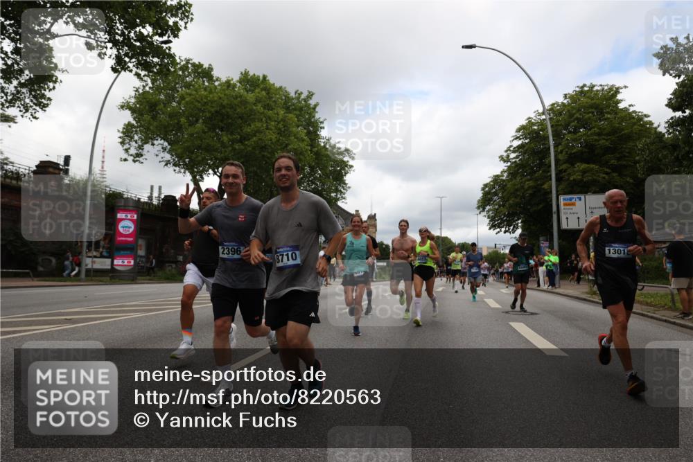 29.06.2025 - hella hamburg halbmarathon Yannick Fuchs http://msf.ph/oto/8220563 29.06.2025 10:46:01 20KM 2287, 2364, 2396, 2397, 2595, 2670, 2818, 4140, 4814, 5008, 5032, 5093, 5102, 5482, 6286, 6390, 6657, 7409, 7724, 7732, 7786, 8371, 8413, 8661, 8710, 9082, 10115, 11551, 11791, 12224, 12367, 12580, 13015, 13047, 13051, 13792, 14122, 14300, 14561, 14865, 15356, 15643, 15727, 15829, 15831, 16003, 16179, 16357, 16591, 17033, 17815, 17978, 17997, 18019, 18475, 18801, 18869, 18982 meine-sportfotos.de