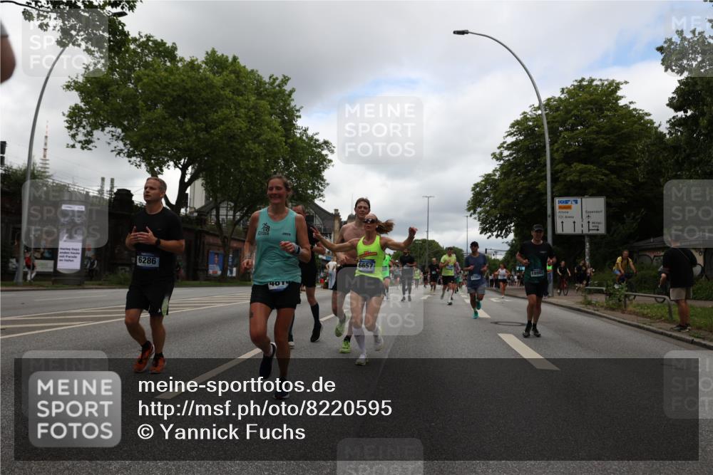 29.06.2025 - hella hamburg halbmarathon Yannick Fuchs http://msf.ph/oto/8220595 29.06.2025 10:46:02 20KM 2287, 2364, 2396, 2397, 2595, 2670, 2818, 4140, 4814, 5008, 5032, 5093, 5102, 5482, 6286, 6390, 6657, 7409, 7724, 7732, 8371, 8413, 8661, 8710, 9082, 9093, 10115, 11551, 11791, 12224, 12367, 12580, 13015, 13047, 13051, 13792, 14122, 14300, 14561, 15356, 15643, 15727, 15829, 15831, 16003, 16179, 16357, 16591, 17033, 17815, 17978, 17997, 18019, 18475, 18801, 18869, 18982 meine-sportfotos.de