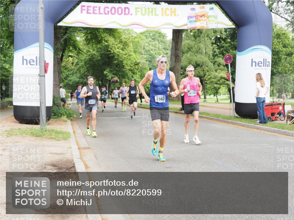 29.06.2025 - hella hamburg halbmarathon MichiJ http://msf.ph/oto/8220599 29.06.2025 10:24:18 Zwischen KM18-KM19 1562, 4050, 4740, 6032, 10771, 11559, 11898, 13419, 14603, 15115, 15991, 18220 meine-sportfotos.de