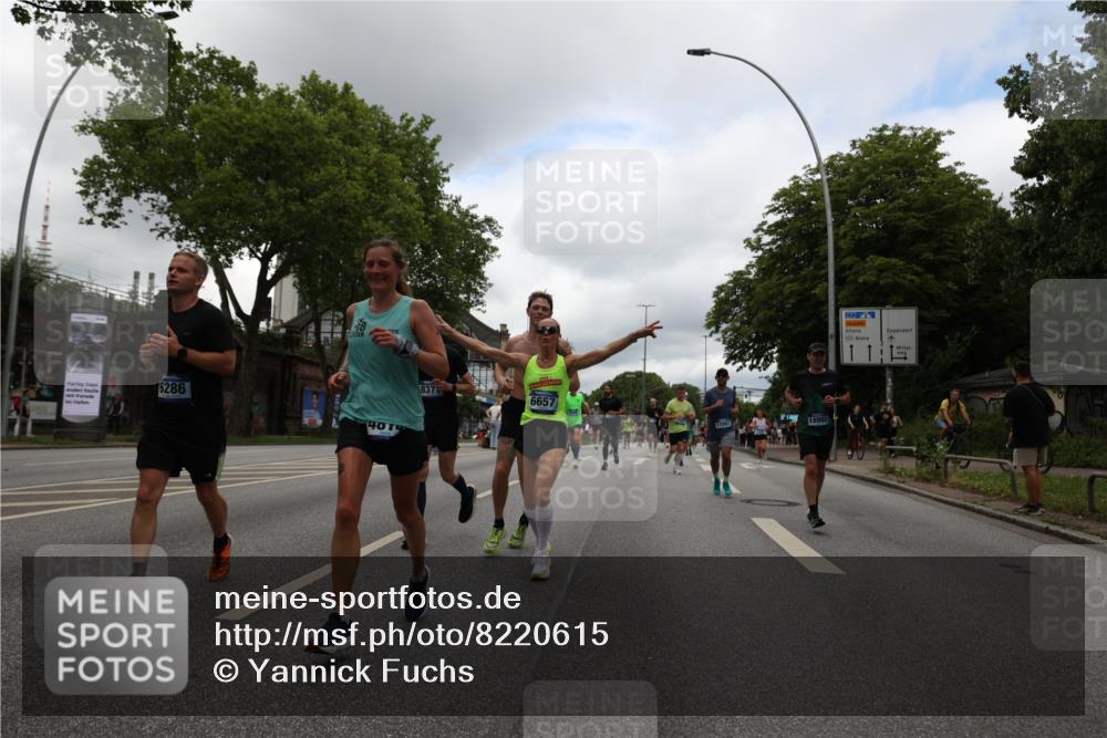 29.06.2025 - hella hamburg halbmarathon Yannick Fuchs http://msf.ph/oto/8220615 29.06.2025 10:46:02 20KM 2287, 2364, 2396, 2397, 2595, 2670, 2818, 4140, 4814, 5008, 5032, 5093, 5102, 5482, 6286, 6390, 6657, 7409, 7724, 7732, 8371, 8413, 8661, 8710, 9082, 9093, 10115, 11551, 11791, 12224, 12367, 12580, 13015, 13047, 13051, 13792, 14122, 14300, 14561, 15356, 15643, 15727, 15829, 15831, 16003, 16179, 16357, 16591, 17033, 17815, 17978, 17997, 18019, 18475, 18801, 18869, 18982 meine-sportfotos.de