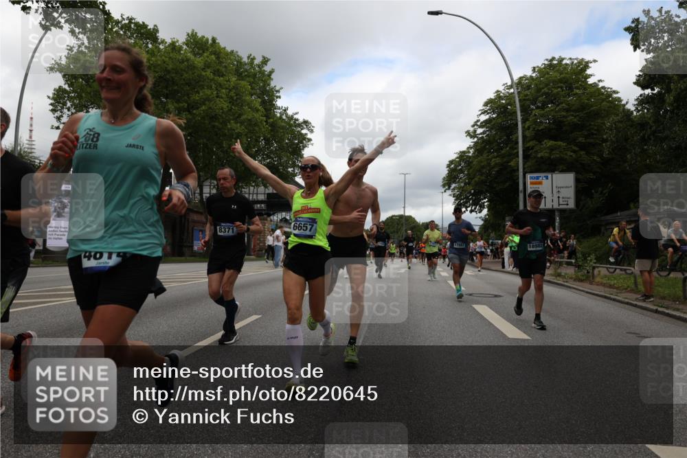 29.06.2025 - hella hamburg halbmarathon Yannick Fuchs http://msf.ph/oto/8220645 29.06.2025 10:46:02 20KM 2287, 2364, 2396, 2397, 2595, 2670, 2818, 4140, 4814, 5008, 5032, 5093, 5102, 5482, 6286, 6390, 6657, 7409, 7724, 7732, 8371, 8413, 8661, 8710, 9082, 9093, 10115, 11551, 11791, 12224, 12367, 12580, 13015, 13047, 13051, 13792, 14122, 14300, 14561, 15356, 15643, 15727, 15829, 15831, 16003, 16179, 16357, 16591, 17033, 17815, 17978, 17997, 18019, 18475, 18801, 18869, 18982 meine-sportfotos.de