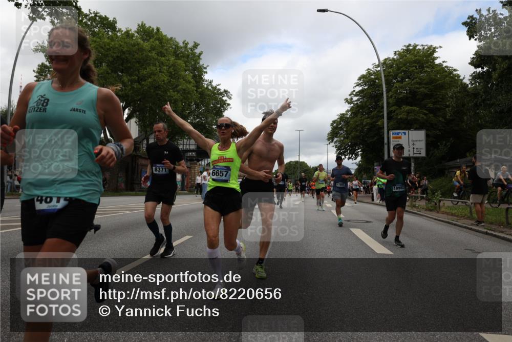 29.06.2025 - hella hamburg halbmarathon Yannick Fuchs http://msf.ph/oto/8220656 29.06.2025 10:46:02 20KM 2287, 2364, 2396, 2397, 2595, 2670, 2818, 4140, 4814, 5008, 5032, 5093, 5102, 5482, 6286, 6390, 6657, 7409, 7724, 7732, 8371, 8413, 8661, 8710, 9082, 9093, 10115, 11551, 11791, 12224, 12367, 12580, 13015, 13047, 13051, 13792, 14122, 14300, 14561, 15356, 15643, 15727, 15829, 15831, 16003, 16179, 16357, 16591, 17033, 17815, 17978, 17997, 18019, 18475, 18801, 18869, 18982 meine-sportfotos.de