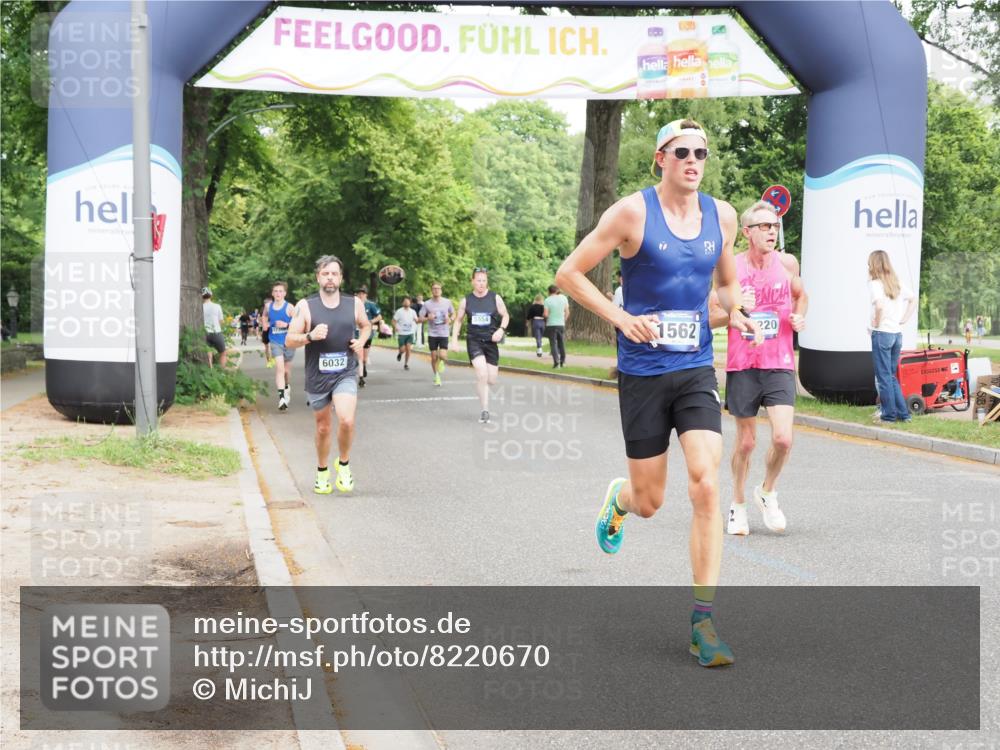 29.06.2025 - hella hamburg halbmarathon MichiJ http://msf.ph/oto/8220670 29.06.2025 10:24:19 Zwischen KM18-KM19 1562, 5554, 6032, 11559, 11898, 13419, 14603, 15115, 15991, 18220 meine-sportfotos.de