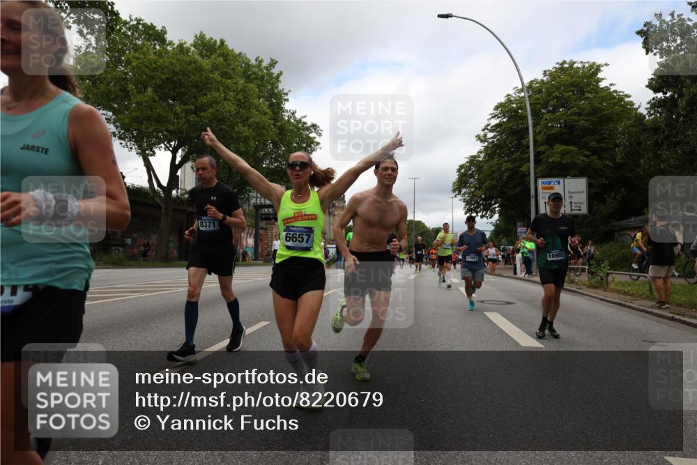 29.06.2025 - hella hamburg halbmarathon Yannick Fuchs http://msf.ph/oto/8220679 29.06.2025 10:46:03 20KM 2287, 2364, 2396, 2397, 2595, 2670, 2818, 4140, 4814, 5008, 5032, 5093, 5102, 5482, 6286, 6390, 6657, 7409, 7724, 7732, 8371, 8661, 8710, 9082, 9093, 9876, 10115, 11551, 11791, 12224, 12367, 12580, 13015, 13047, 13051, 13792, 14122, 14300, 14561, 15356, 15727, 15829, 15831, 16003, 16179, 16357, 16591, 17033, 17815, 17997, 18475, 18801, 18869, 18982 meine-sportfotos.de