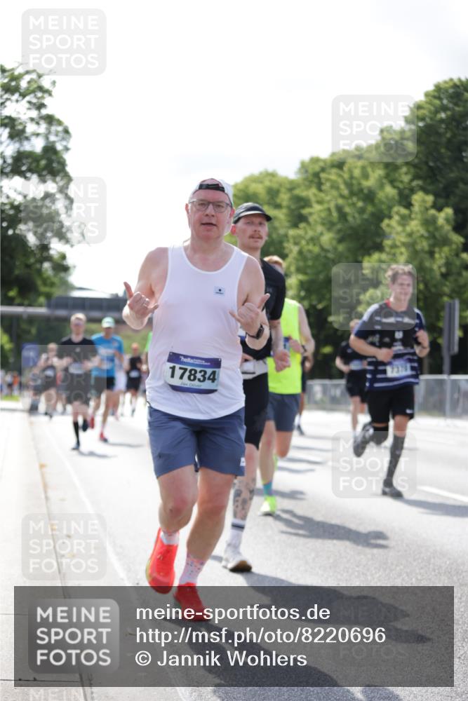 29.06.2025 - hella hamburg halbmarathon Jannik Wohlers http://msf.ph/oto/8220696 29.06.2025 09:50:51 Lombardsbrücke 1136, 1256, 1912, 1941, 1962, 2579, 3700, 4854, 4888, 4889, 5275, 5387, 6593, 6721, 6901, 7116, 7284, 7378, 7693, 7962, 8122, 8319, 8966, 9262, 9313, 9371, 9755, 9833, 9885, 10193, 10415, 10469, 11049, 11907, 11922, 12153, 12385, 12434, 12808, 12915, 13268, 13525, 14093, 14201, 14210, 14447, 14811, 14816, 15424, 15654, 15706, 15862, 16224, 16295, 16656, 16761, 17492, 17668, 17834, 18274, 18650, 18963 meine-sportfotos.de
